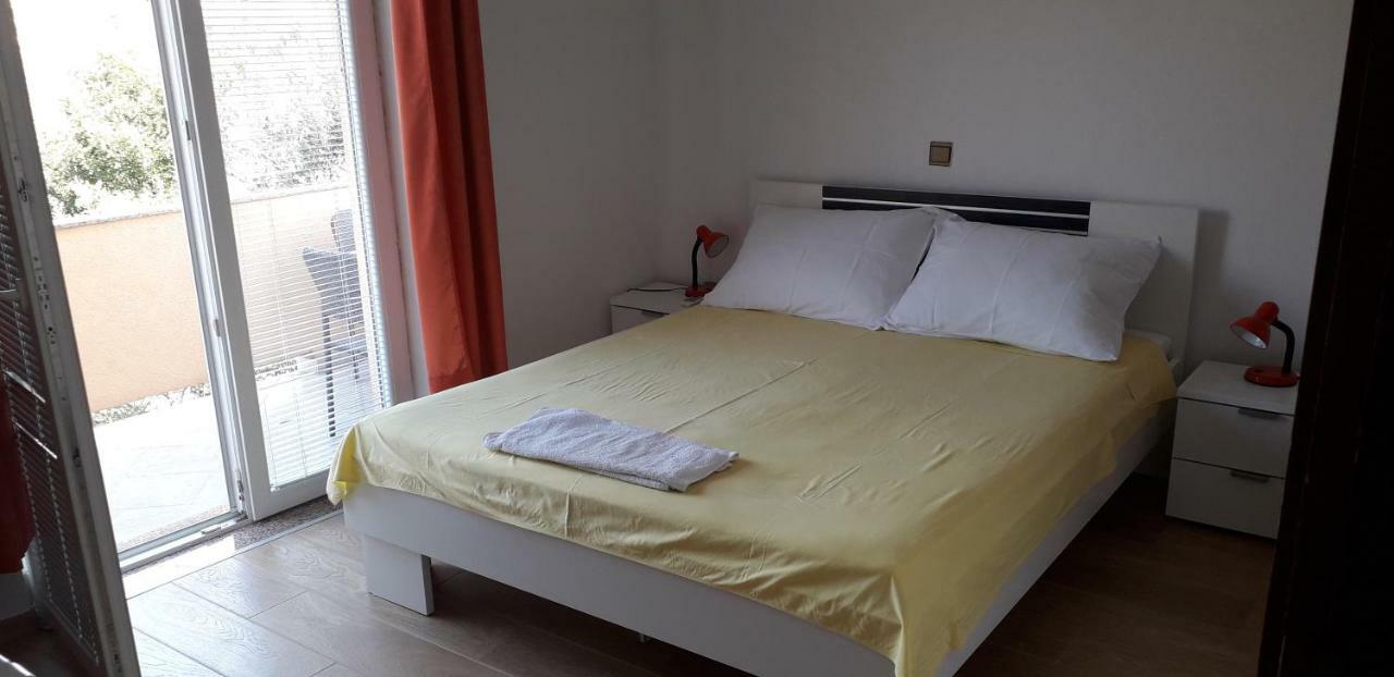 Apartments And Rooms Nediljko Bibinje Zewnętrze zdjęcie
